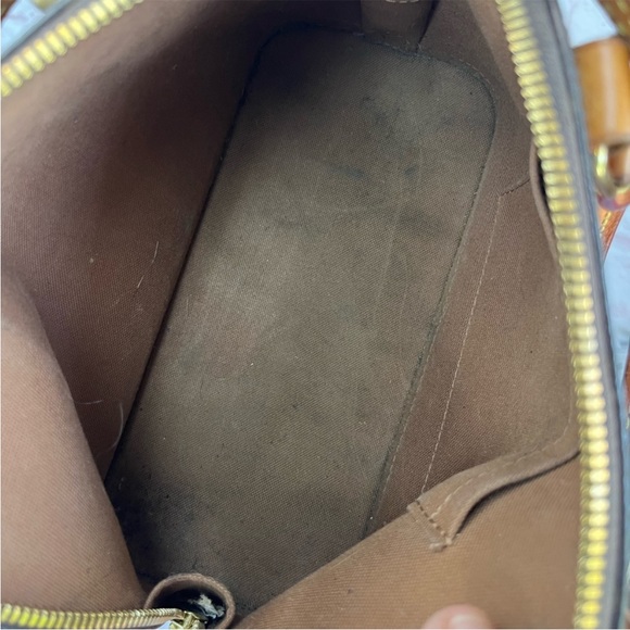 Louis Vuitton - Picture 9 of 11